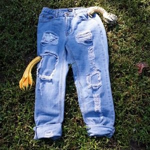 Boohoo light blue distressed mom Jean's 👖🍂